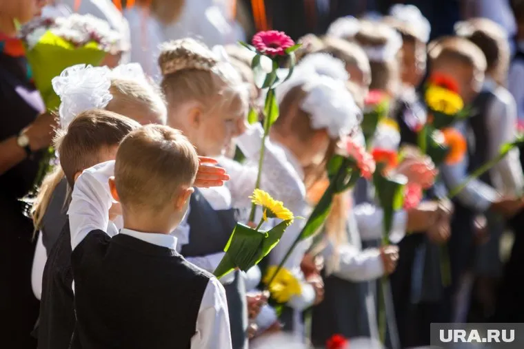 Жители ХМАО могут получить более семи тысяч рублей на подготовку детей к школе