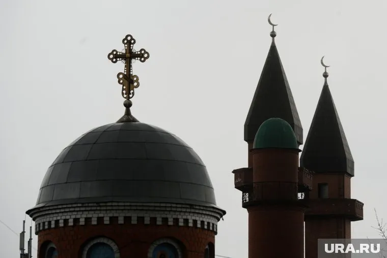 Священнослужитель в Тюмени призвал бороться с кризисом благотворительностью