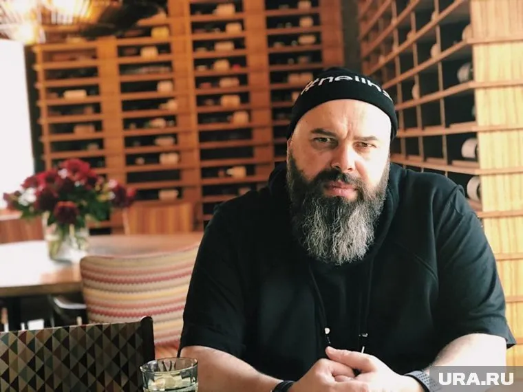Композитор опубликовал два снимка — «до» и «после»
