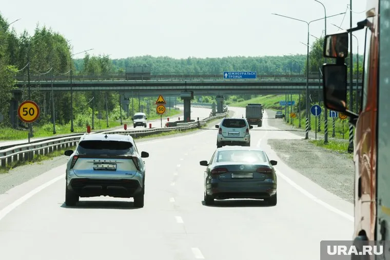 Водитель выполнил разворот на трассе, не убедившись в безопасности маневра