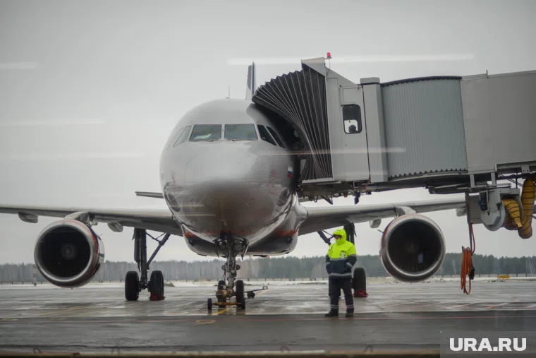 Самолеты задерживаются в один город России и три заграничных