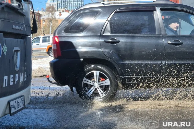 Непогода доставила проблемы и пешеходам, и водителям