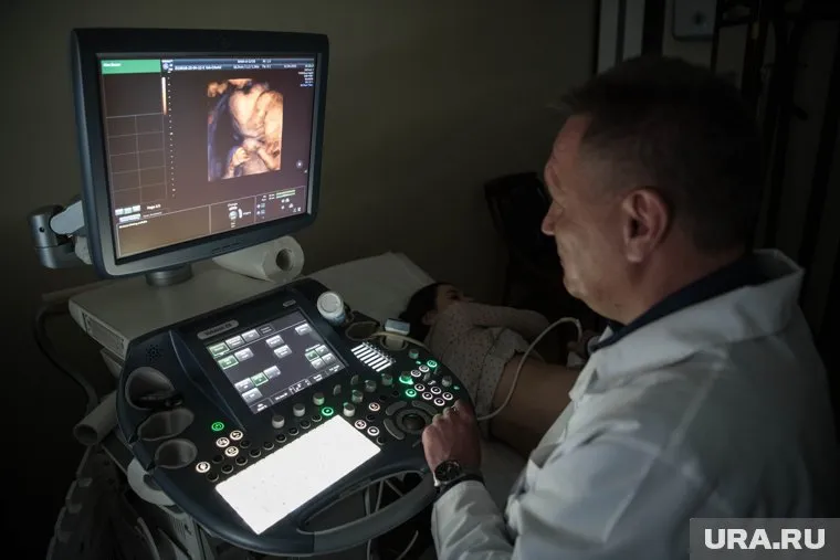 Врачи Ноябрьска получили уникальный прибор для выявления рака