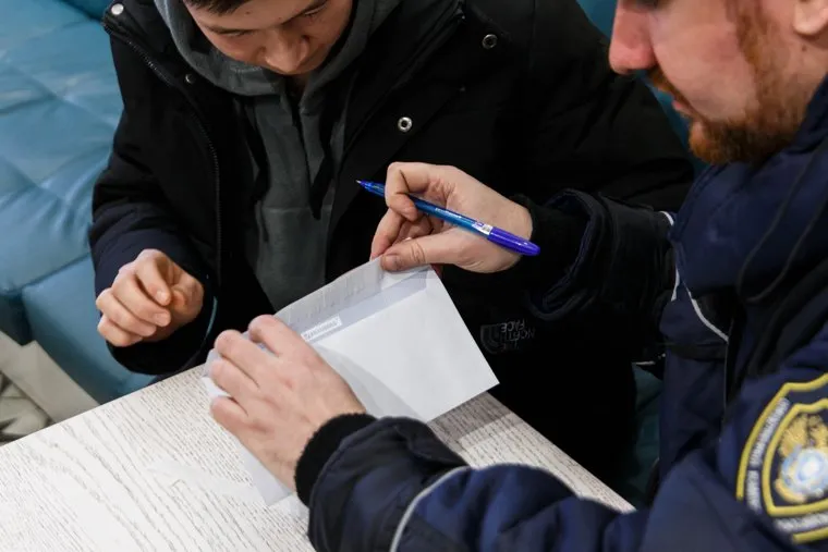 После нападения мигранта задержали правоохранители