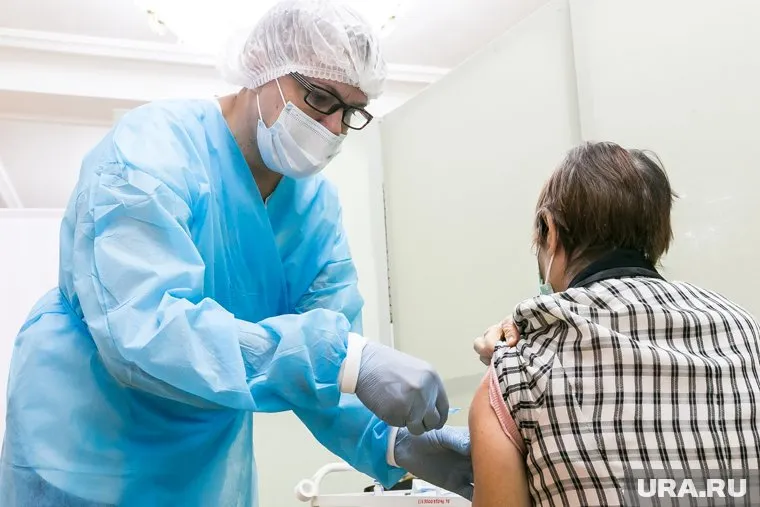 Главный профилактолог УрФО Сергей Токарев призвал ямальцев активнее ревакцинироваться