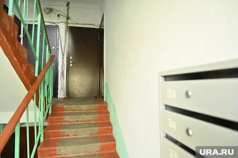 Соседка часто помогала мальчикам, когда они оставались одни