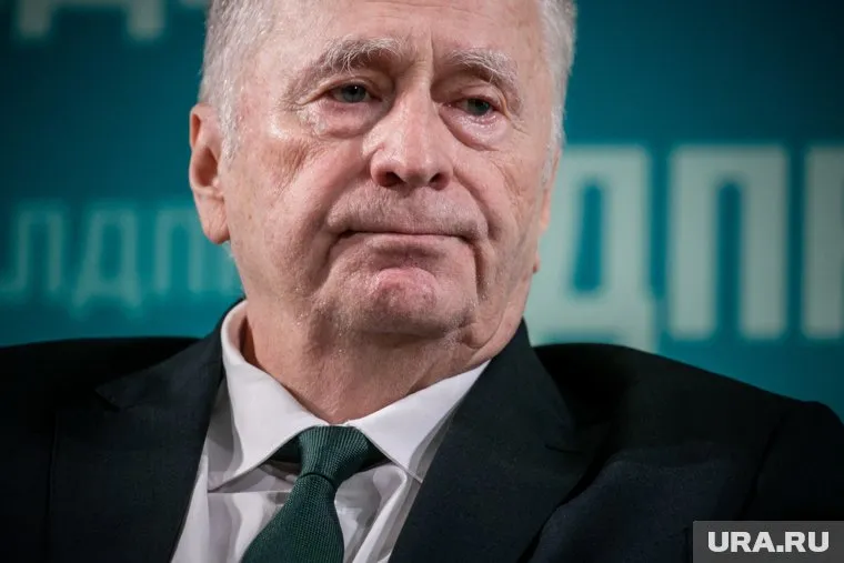 В честь Владимира Жириновского стоит назвать авианосец, заявил Сергей Каргинов