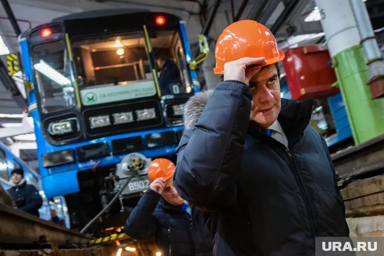 Мэр Екатеринбурга Александр Высокинский в метрополитене