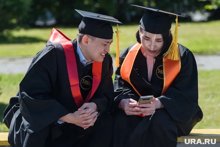 Магистры зарабатывают больше бакалавров