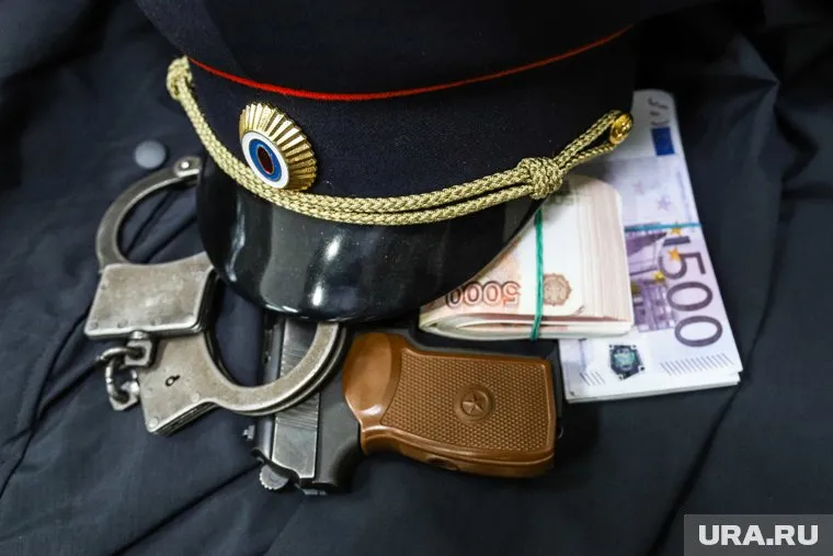 Менеджер компании передала полицейскому 28 тысяч рублей (фото из архива)