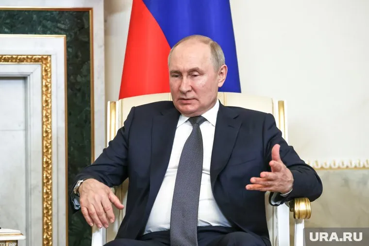 Владимир Путин поручил уменьшить количество контрольных в российских школах