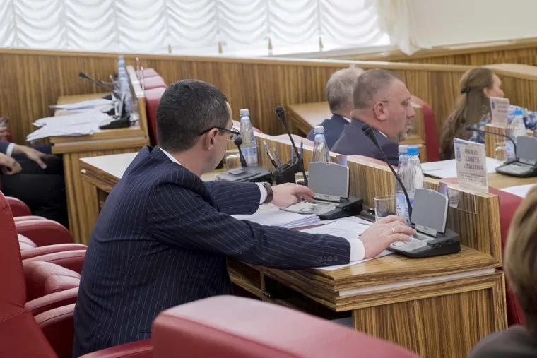 Заседание Заксобрания ЯНАО 27 октября 2016, заксобрание янао, голосование, депутаты, шилкин алексей, передача голоса