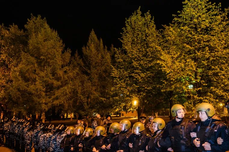 Третий день протестов против строительства храма Св. Екатерины в сквере у театра драмы. Екатеринбург