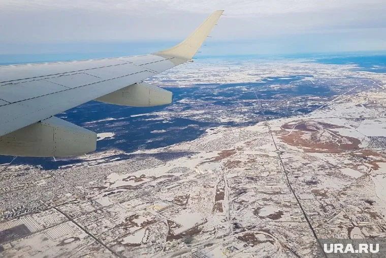 Самолет совершил несколько кругов над городом