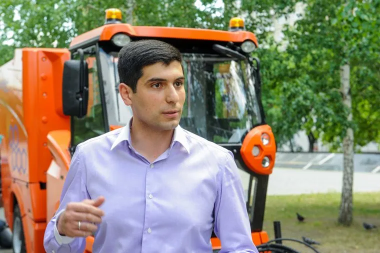 Презентация Уборочной комбинированной машины для дорожных служб. Челябинск