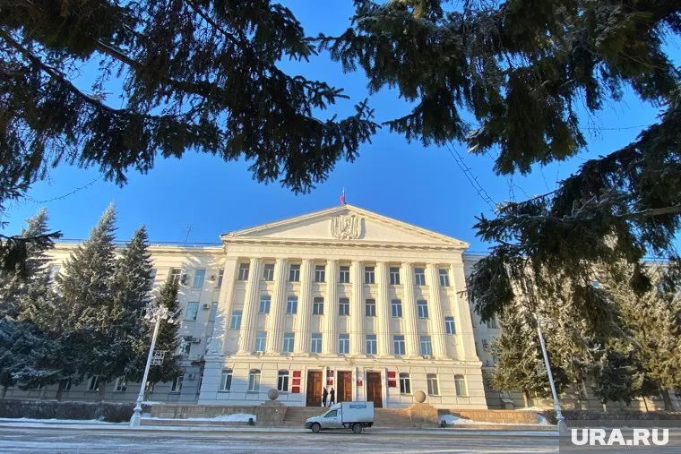 Большинство курганцев против установки качелей на главной площади города