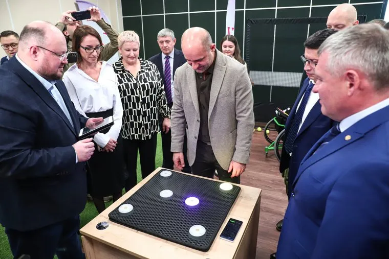 Визит Артема Жоги в Центр спортивной реабилитации и адаптивных видов спорта в Кампусе УрФУ. Екатеринбурга