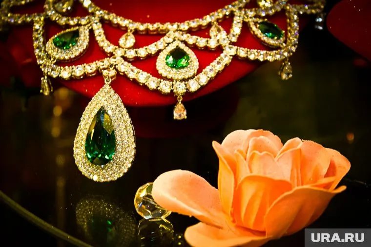 На роскошное колье претендовали десятки екатеринбурженок (архивное фото)