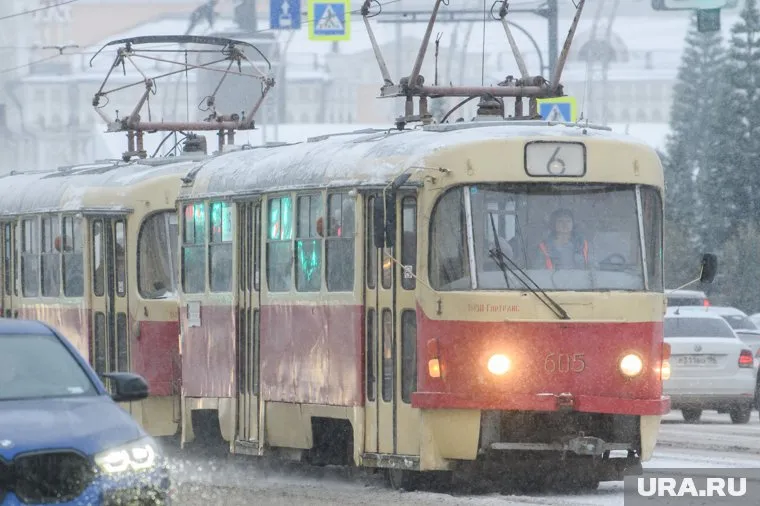 В пробке оказались несколько трамваев