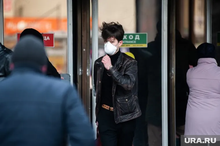 Режим самоизоляции в России может затянуться, считает врач-терапевт Захар Лейкин