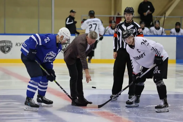 Хоккей. Курган