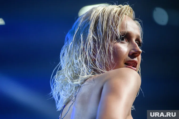 Клава Кока ушла из лейбла спустя 10 лет 