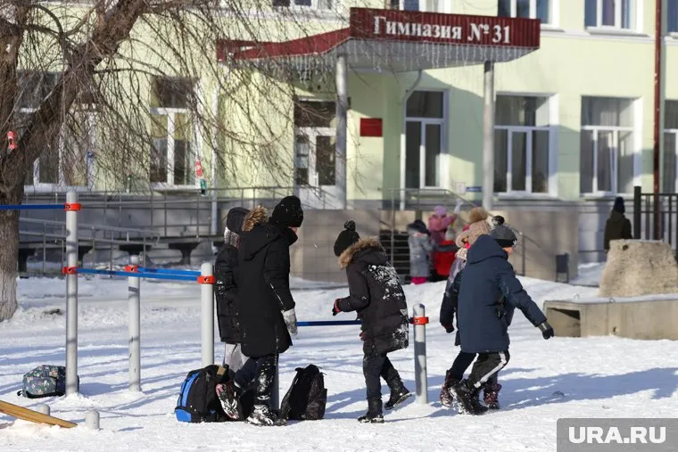 Школьникам придется отправиться на учебу, несмотря на холода