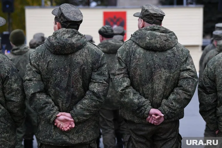 На период военных сборов за сотрудником сохраняется занимаемая им должность