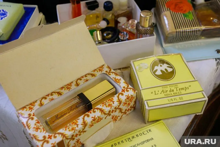Духи - одна из ярких примет советского быта.