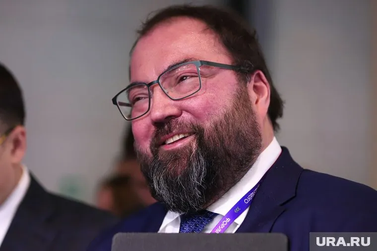 Шадаев понадеялся, что ИИ не заменит человека в ключевых сферах