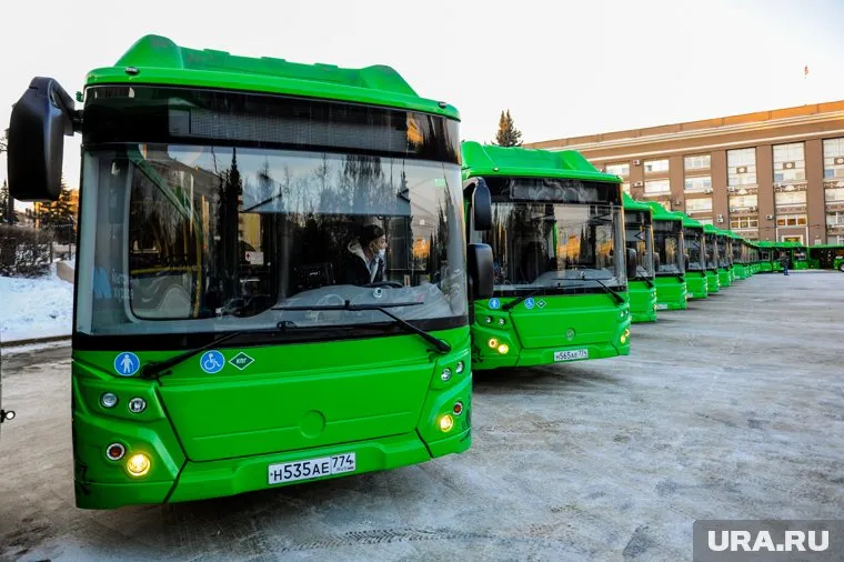 На смену списанным в Челябинск пригнали экологичные автобусы на газовом топливе