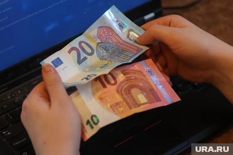 Болгары массово выступили против евро