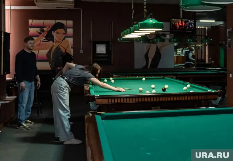 КМС по бильярду Виктор Рябов провел тренировку для сотрудников агентства