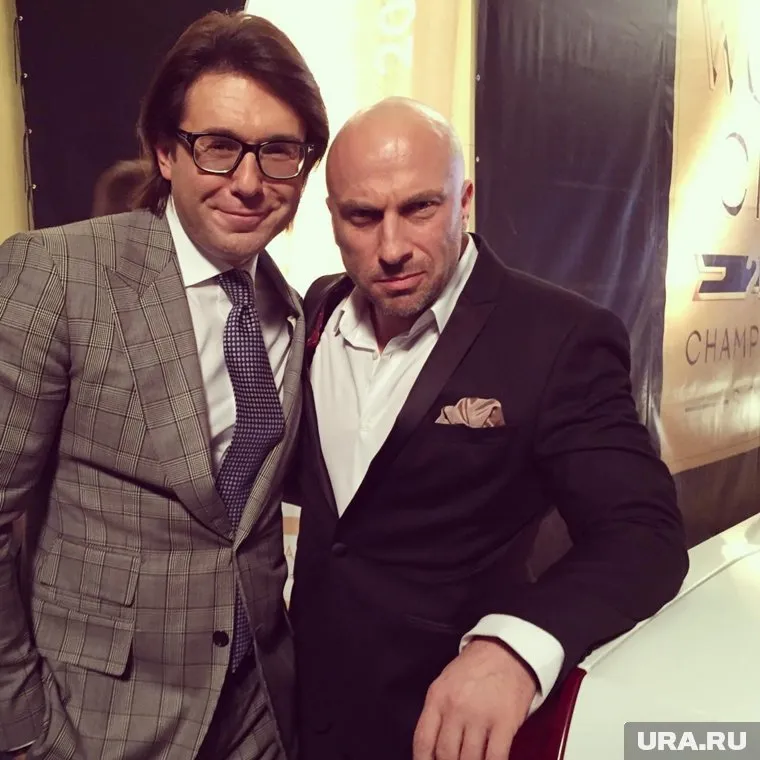 Фанаты испугались, что ведущий "Голоса" повторит судьбу Малахова