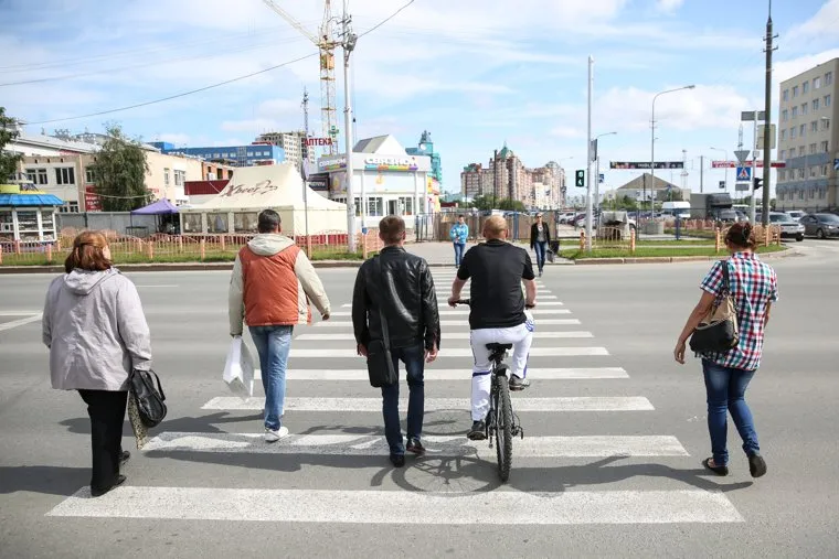 Клипарты. Сургут, светофор, пешеходы, зебра