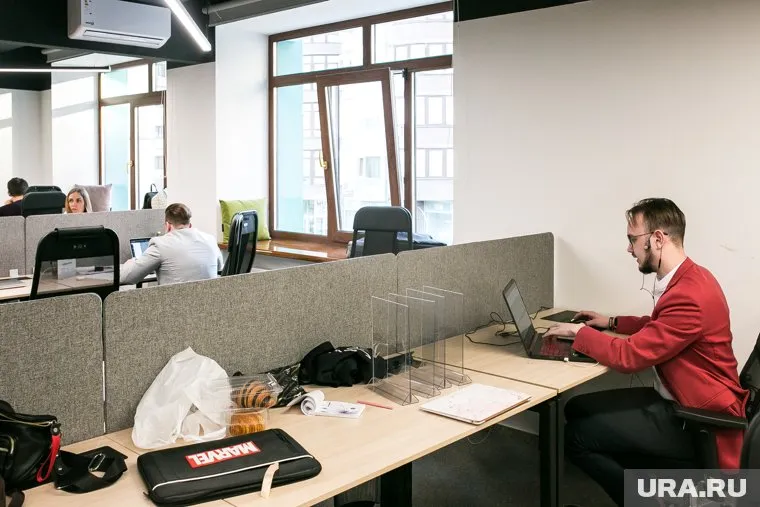 Более половины компаний будет работать с 30 октября по 7 ноября