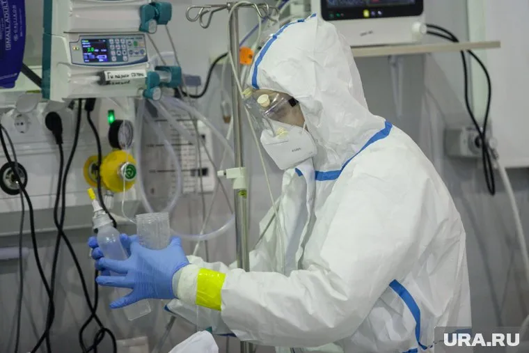 Телеведущий призвал зараженных «Омикроном» сидеть дома