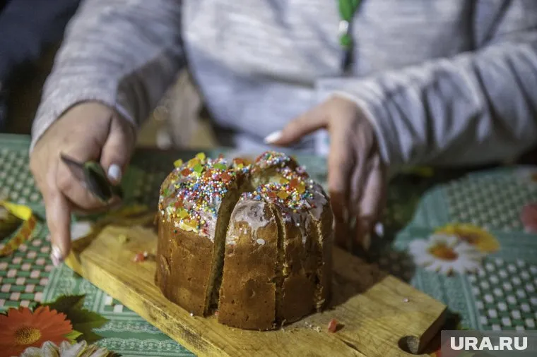 Внутри пасхального кулича обнаружили гвоздь