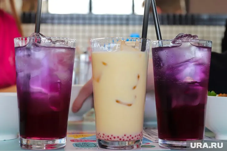 От сладких прохладительных напитков советуют отказаться