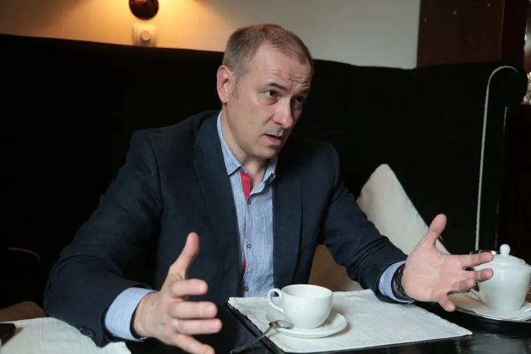 Предприниматель Константин Окунев во время интервью. Пермь, Окунев Константин