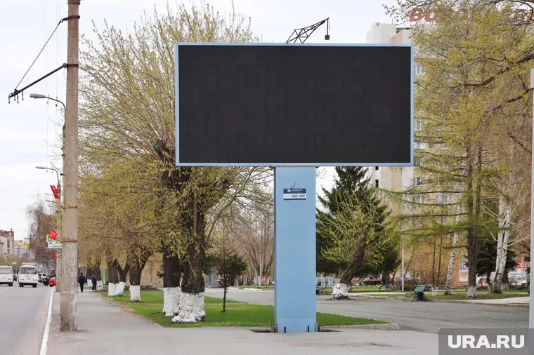 Курганцы вкладывают деньги в рекламные конструкции Тюмени