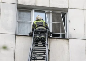 В Тюмени вспыхнула квартира в многоэтажке