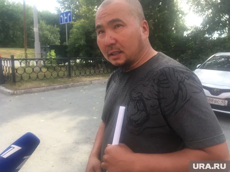 Отец 7-летнего мальчика, которого продала свердловчанка, хочет его вернуть