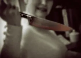 «Весь подъезд в крови»: мать в Красноуральске три часа пытала детей перед суицидом