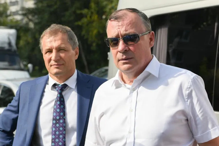 Алексей Орлов объезжает дорожные ремонты о объекты благоустройства. Екатеринбург 