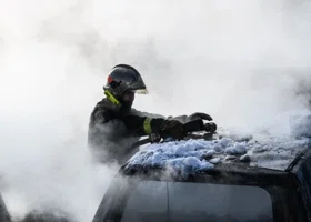 На трассе в Курганской области полыхал грузовик с прицепом