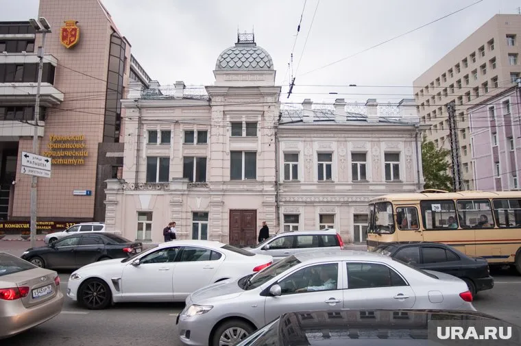 В усадьбе ротмистра Ф.М. Переяславцева ранее проводили балы и светские ужины