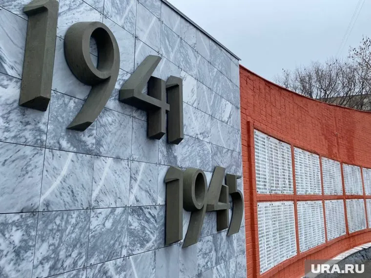 Нанесенные вандалами на памятник символы сегодня планируют стереть (архивное фото)