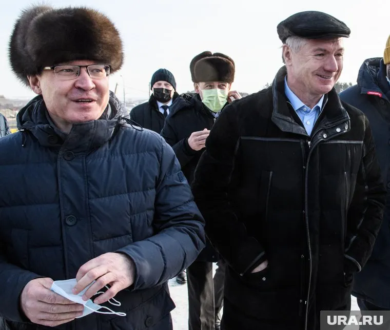 В инспекции уральских регионов Марата Хуснуллина (справа) сопровождает полпред Владимир Якушев (слева)