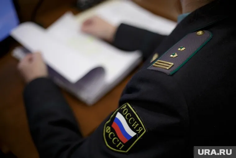 Женщина обвиняется в получении взятки в крупном размере